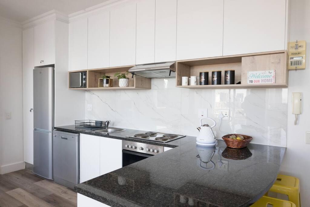 Modern, Trendy And Comfortable 2 Bedroom Apartment In Kapstadt Exterior foto